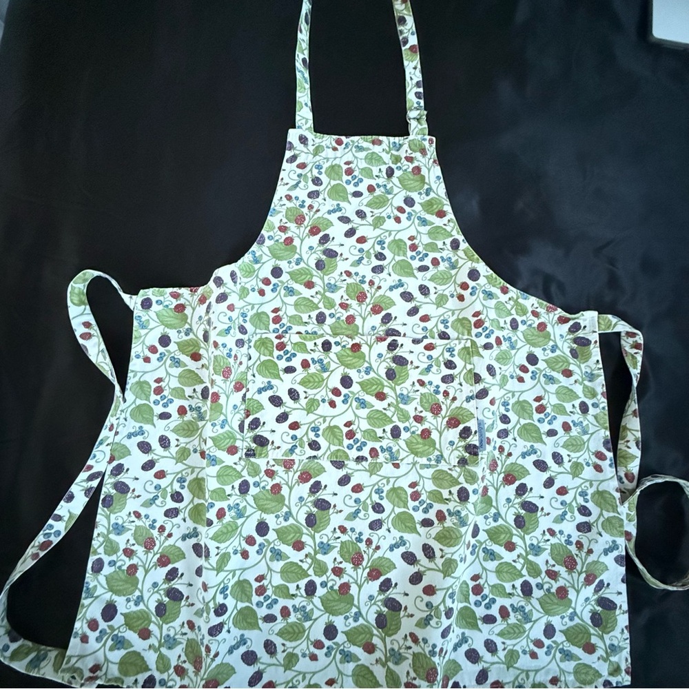 Now Designs Floral Apron with Berry Print Cute Kitchen Berry - Picture 13 of 13